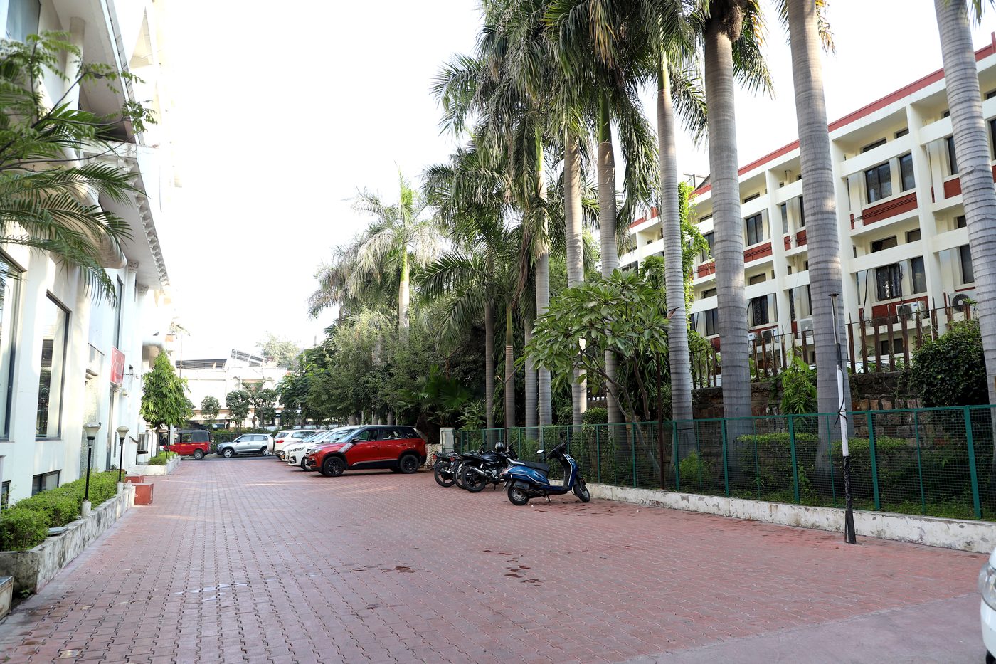 Hotel Grounds & Parking